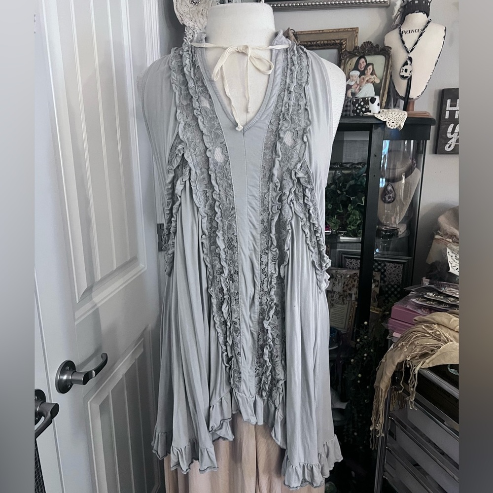 Lace and ruffled detailed tunic by POL